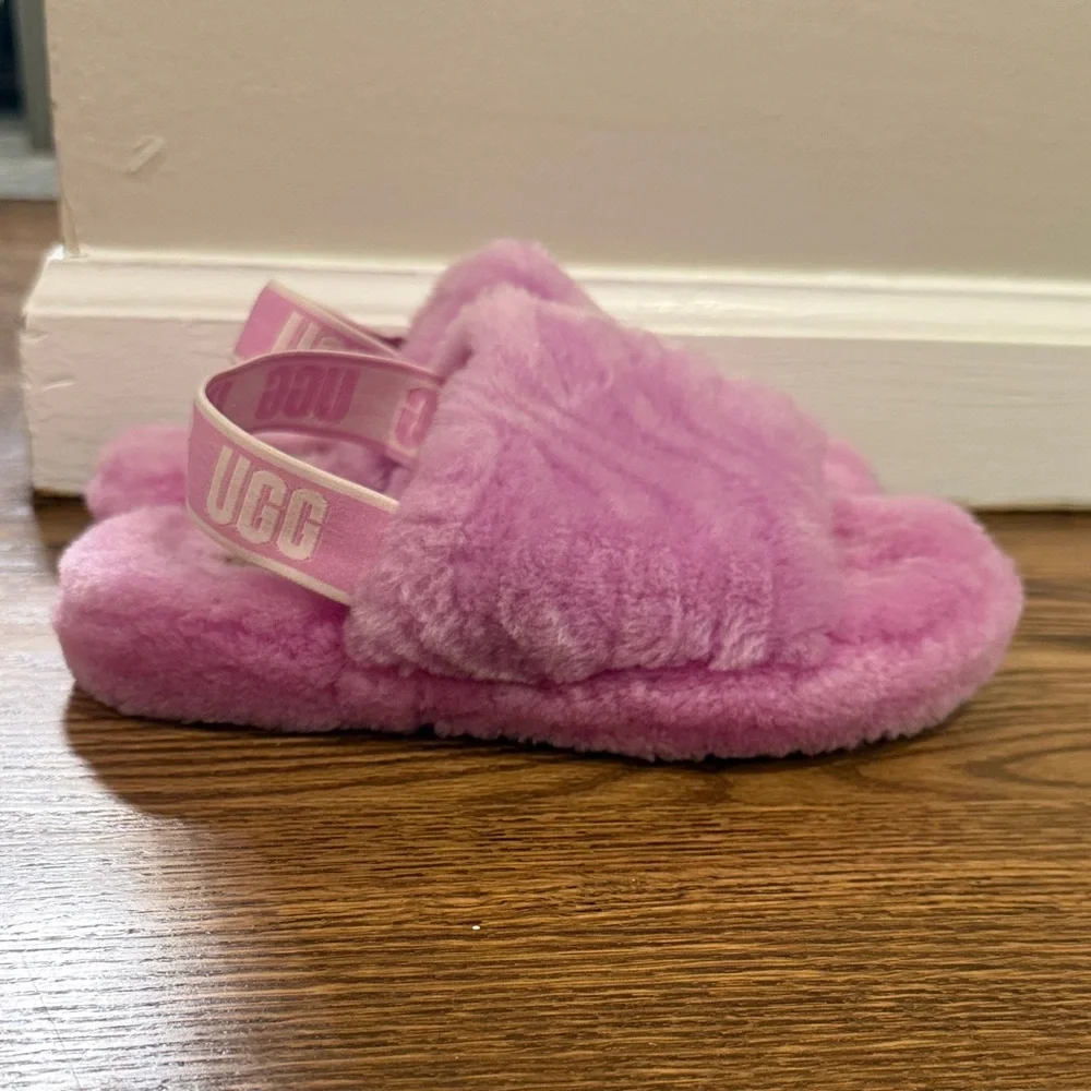 UGG Soft Girls Pink Fluffy Slippers Size 1